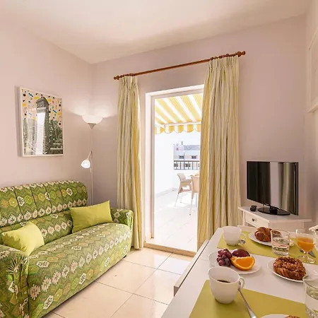En El Centro De Cristianos Apartament Arona (Tenerife)